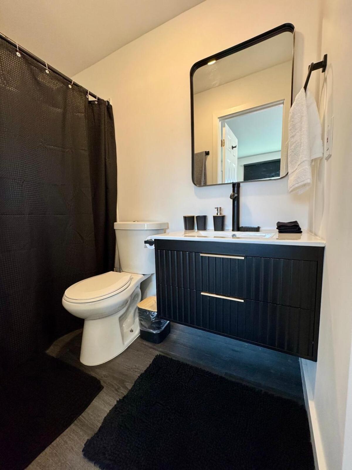 Your Downtown Cozy Studio With Backyard Unit C Phoenix Esterno foto